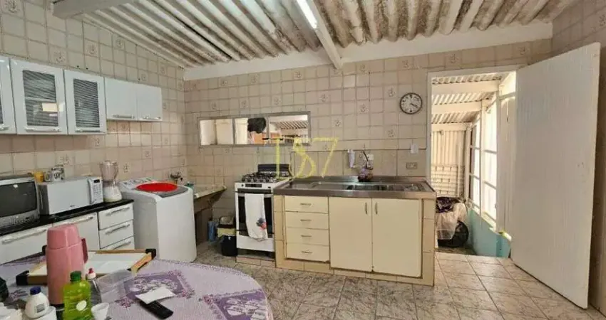 Casa a venda com 3 casas no quintal - ideal para investidor ou construtor - 10x32