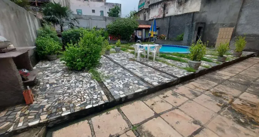 Casa para Venda em Salvador, Piatã, 5 dormitórios, 2 suítes, 3 banheiros, 10 vagas
