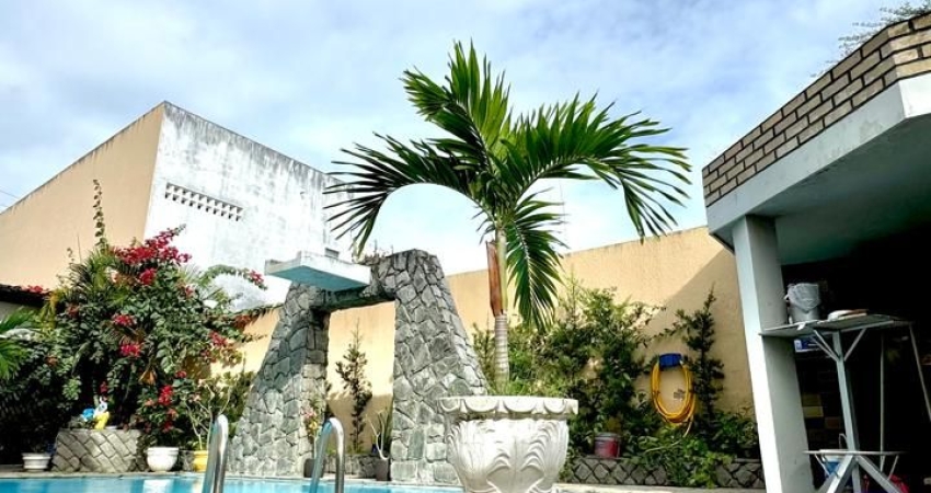 Casa com 6 quartos à venda na Rua Adenil Falcão, 1252, Brasília, Feira de Santana