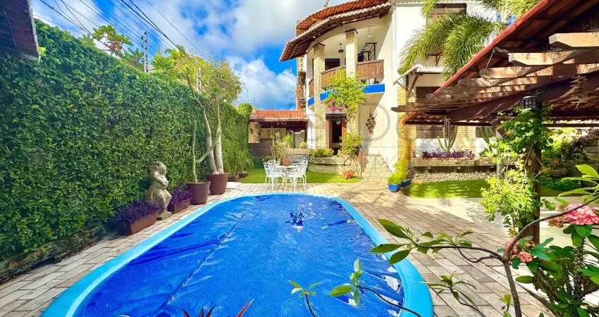 Casa em capim macio a poucos metros da roberto freire, localização excelente. confira!!