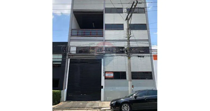 Galpão com 900m² reformado no bairro Santa Paula em São Caetano