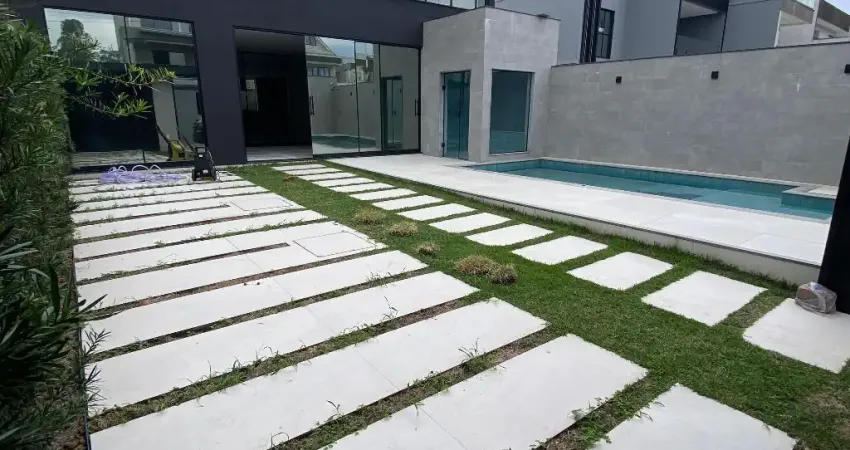 Casa em condomínio fechado com 4 quartos para alugar no Recreio dos Bandeirantes, Rio de Janeiro 
