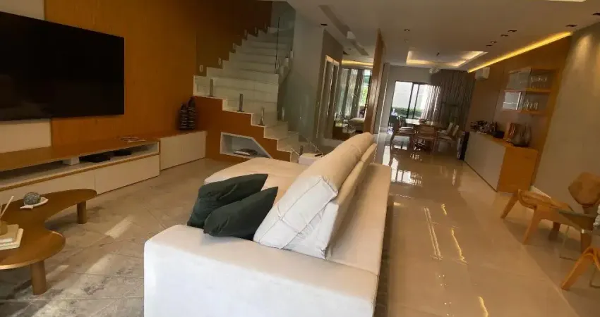 Casa em condomínio fechado com 4 quartos para alugar na Barra da Tijuca, Rio de Janeiro 