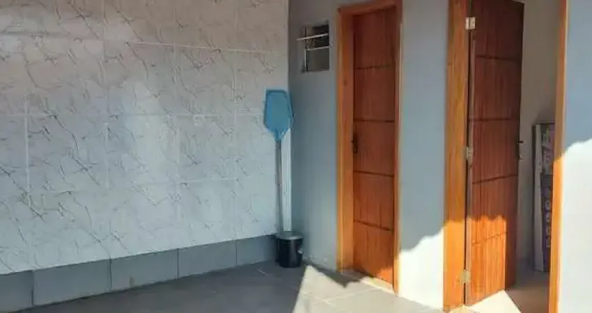 Casa com 2 quartos para alugar na Rua Cinquenta e Sete, Jardim Atlântico Central (Itaipuaçu), Maricá