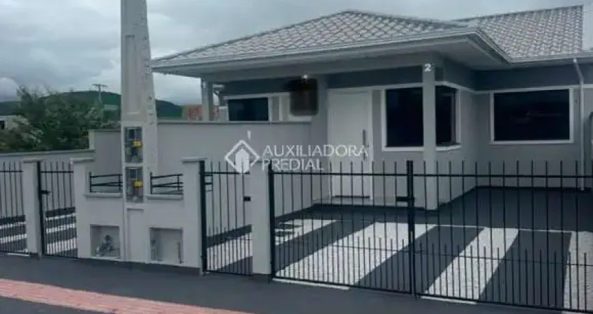 Casa com 2 quartos à venda na Michelangelo, 13, Barra do Aririú, Palhoça