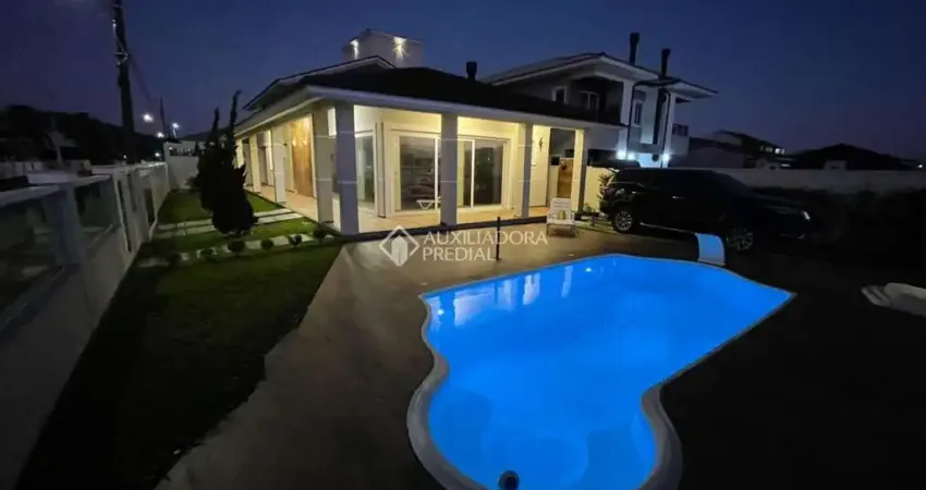 Casa com 3 quartos à venda na Rua Ipanema, 353, Enseada de Brito, Palhoça