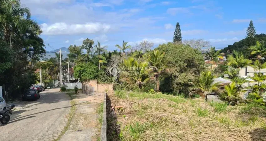 Terreno à venda na Rua Gécio de Souza e Silva, 365, Sambaqui, Florianópolis