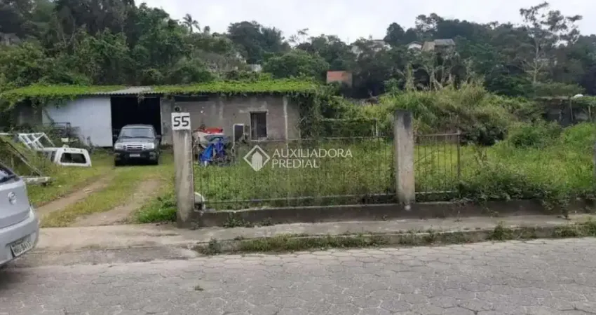 Terreno à venda na Servidão Izabel João Jacinto, 55, Sambaqui, Florianópolis