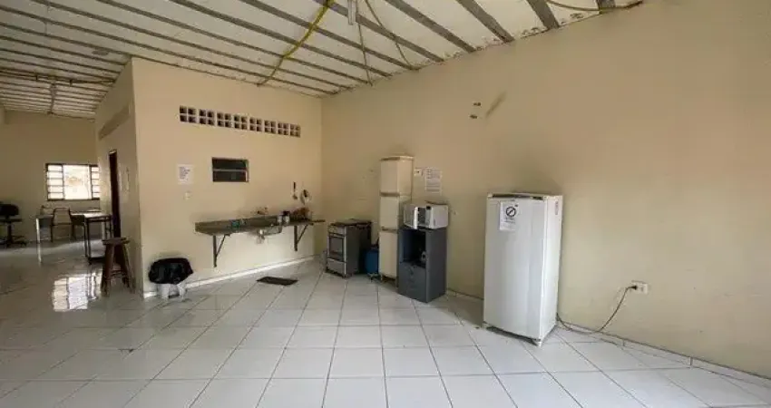 Prédio comercial em fase final de reforma. ótimo para comércio, cursinhos, depósito ou galpão...
