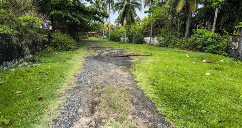 Casa 6/4, grande área, piscina quadra de esportes e área verde.