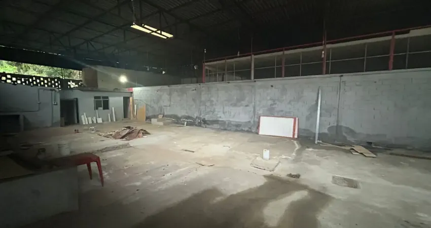 Barracão / Galpão / Depósito com 1 sala para alugar na Estrada do Catonho, 615, Jardim Sulacap, Rio de Janeiro