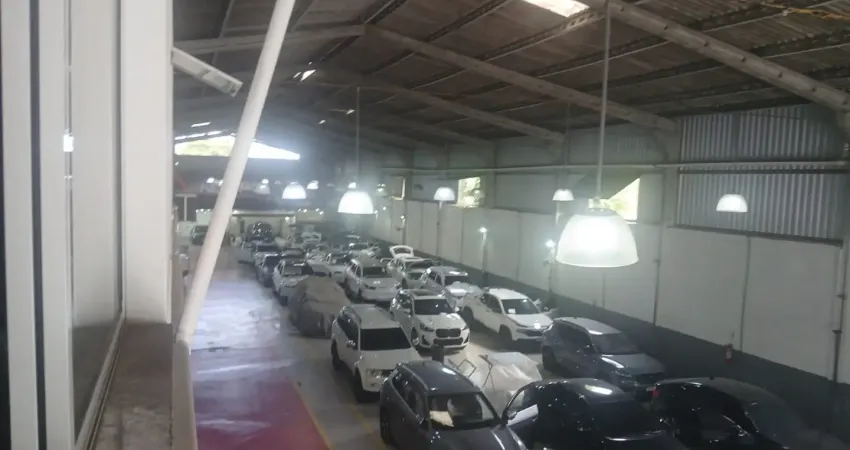 Alugo excelente galpão com 1.650 m na estrada dos bandeirantes