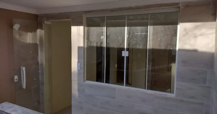 Alugo excelente apartamento tipo casa com 2 quartos na taquara