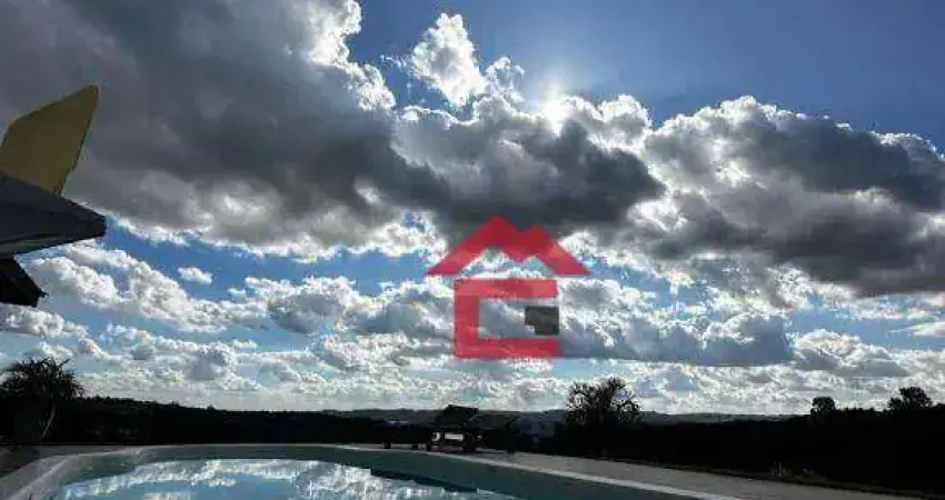 Ibiúna- chácara dentro de condomínio de alto padrão com área de 1350 m², sendo um dormitório, com muito requinte e vista panorâmica para represa..