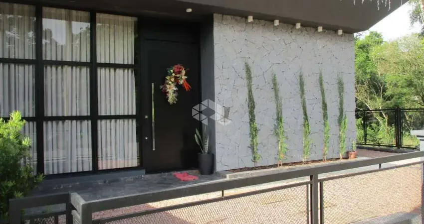 Casa estilo contemporâneo  no bairro Linha Imperial.