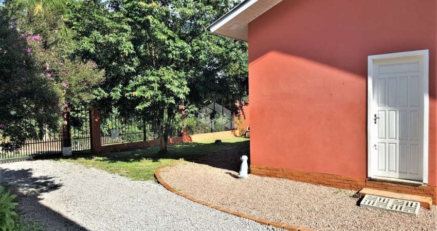 Bela casa de alvenaria com edícula aos fundos na Vila Germânia.