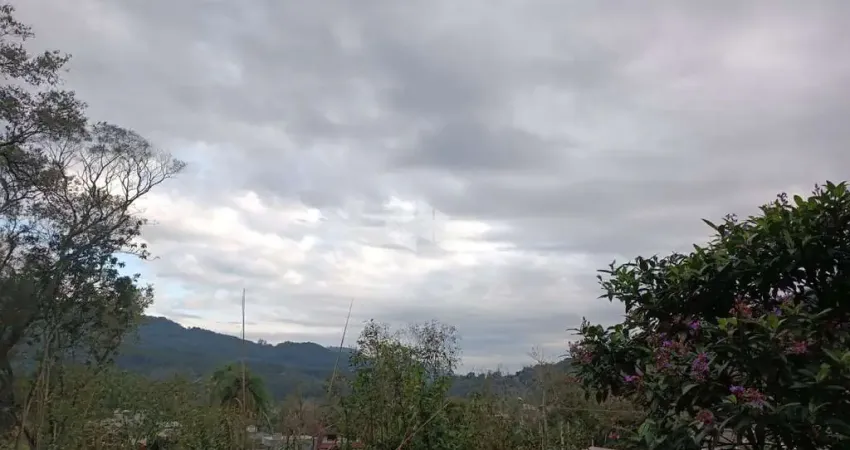 Terreno de 422,47 m² no Centro de Picada Café