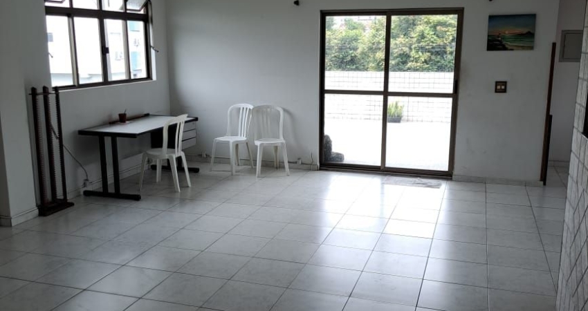 Casa sobreposta alta, 490 m², 5 dormitórios, no Embaré.  ‌