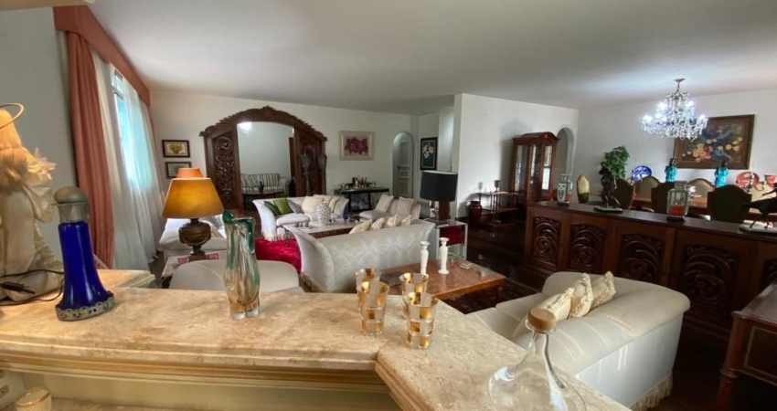 Apartamento clássico, 4 dormitórios, 339 m², na Vila Rica.  ‌