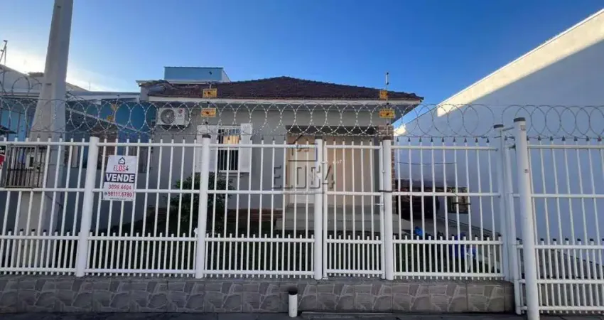 Casa semi mobiliada à venda em São Leopoldo, Centro - Churrasqueira e pátio/jardim