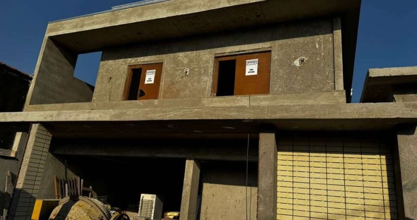 Casa de Condomínio com 2 dorms - R$ 295 mil