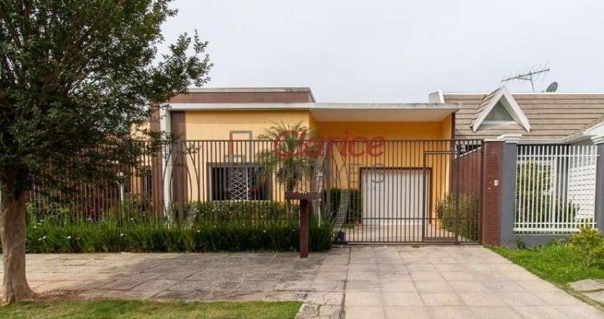 Imperdível Casa Térrea no Afonso Pena, São José dos Pinhais-PR: 3 Quartos, Suíte, 2 Salas, 2 Vagas de Garagem, 126m²Área