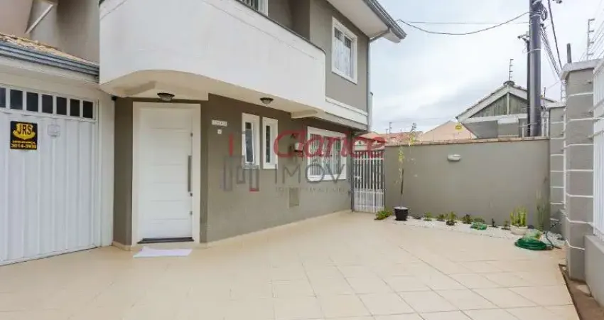 Sobrado a venda no Boqueirão; Sobrado a venda na Rua Hipolito da Costa, Boqueirão; Sobrado triplex a venda  com cozinha mobiliada; Triplex  160 metros