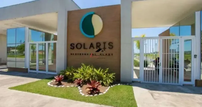 Terreno de esquina com uma linda vista em Condomínio Solaris Residencial Clube, em Maricá-RJ, entre a rodovia, o mar e a montanha