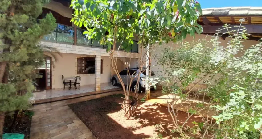 Casa geminada 3 quartos 144m² de área construída, -Bairro Santa Amélia