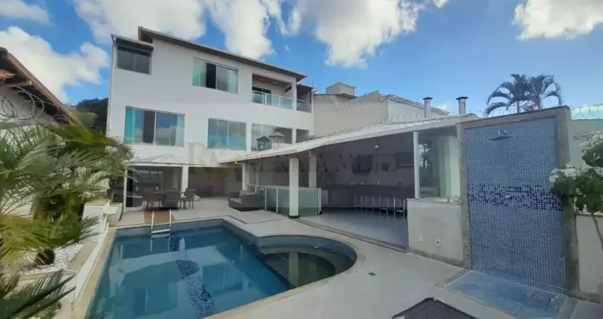 Oportunidade ; Casa à venda 542,63m²  Aquecedor Solar, 4 quartos sendo 2 suites ,Garagem para 4 Carros  /  Santa Monica - Belo Horizonte.