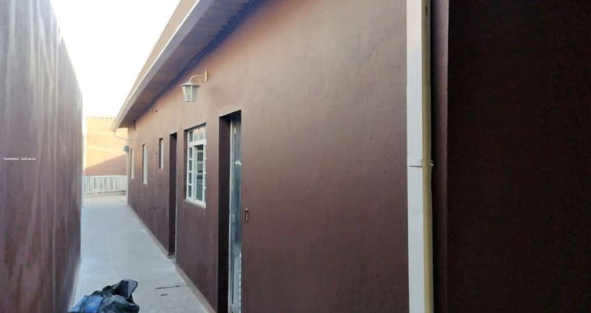 Casa para Locação em Mogi das Cruzes, Jardim Layr, 2 dormitórios, 1 banheiro, 2 vagas