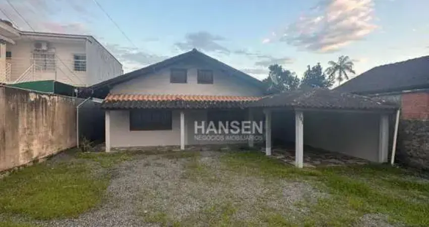 Casa com 3 dormitórios para alugar, 360 m² por R$ 2.585,03/mês - Vila Nova - Joinville/SC