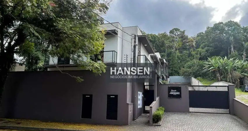 Sobrado com 3 suítes,  151 m² por R$ 4.000,00 - São Marcos - Joinville/SC