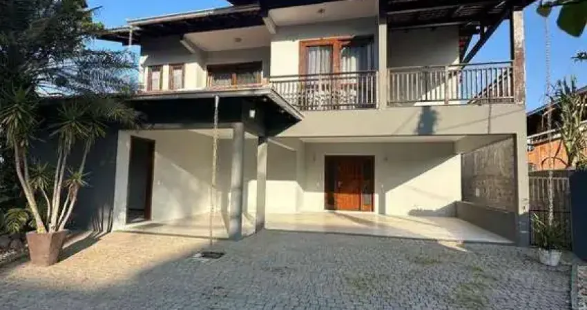 Casa com 1 suíte + 2  dormitórios para alugar, 250 m² por R$ 5.500/mês - Vila Nova - Joinville/SC