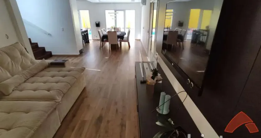 Casa à venda com porteira fechada e piscina  próximo ao shopping taboão  taboão da serra