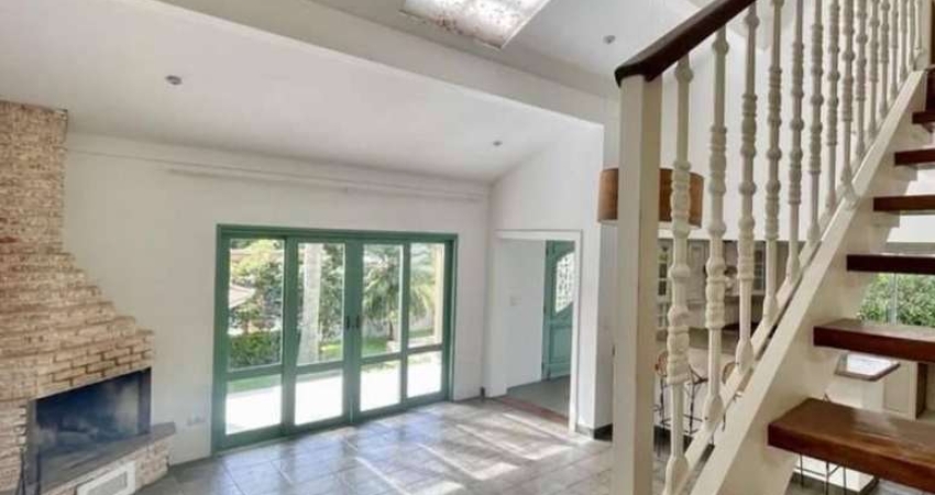 Casa Encantadora em Condomínio Exclusivo