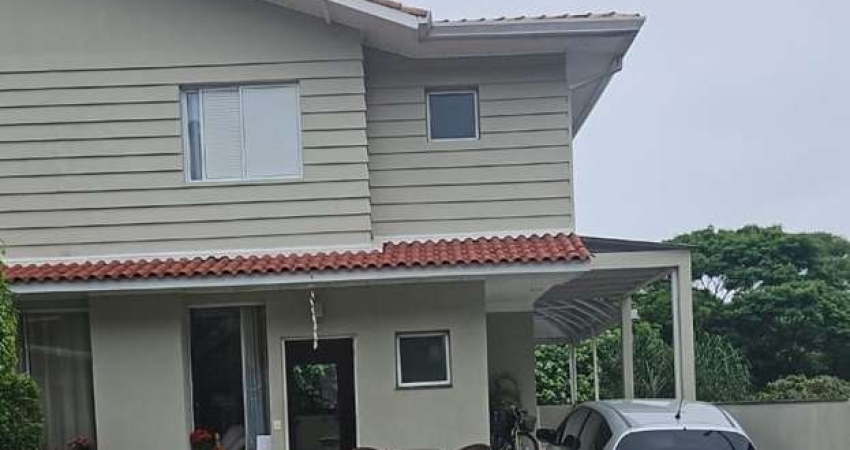 Sobrado à venda com 3 suítes e 279 m² de área construída, em condomínio fechado - Parque Assunção