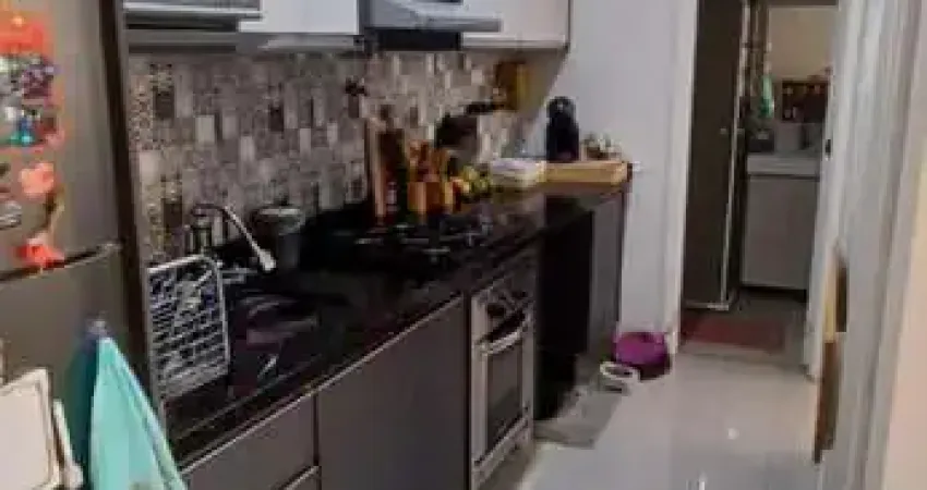 Apartamento recém-reformado com 2 dormitórios e armários planejados