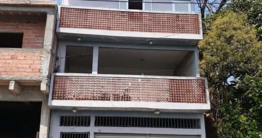 Sobrado de 3 Pavimentos no Jardim Mimas – Conforto e Excelente Localização