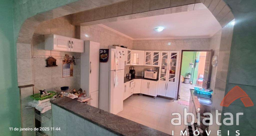 Sobrado à Venda no Jardim Maria Luiza – 3 Dormitórios, 1 Suíte e 3 Vagas | Taboão da Serra