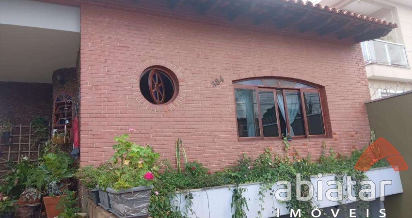 Casa com 3 quartos à venda na Rua dos Jasmins, Parque Assunção, Taboão da Serra
