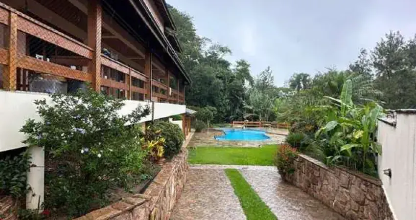 CASA DE 557M² COM 4 DORMITÓRIOS E 2 SUÍTES - CHÁCARAS ANA LÚCIA - EMBU DAS ARTES