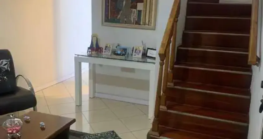sobrado a venda com 3 quartos 2 salas 1sala1 cozinha e banheiro campo limpo
