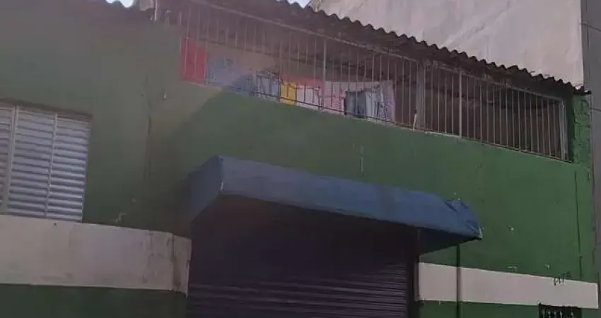 Imóvel com 2 casas e 2 salões comerciais à venda – próximo à estrada kizaemon takeuti