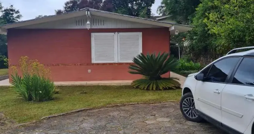 Casa à venda no condomínio green valley – 200m² construídos – jardim itatiaia – embu das artes – sp