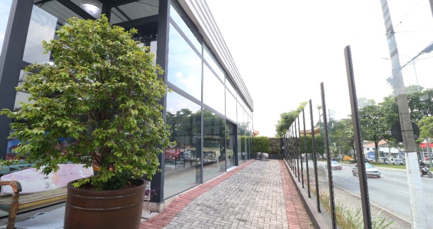 Galpão de 1000m² reformado e no melhor ponto da Av dos Bandeirantes!