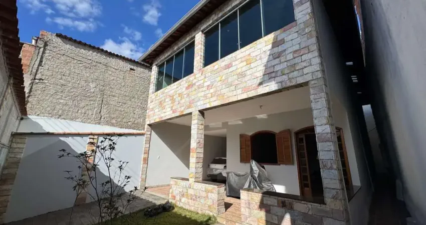 Casa com 3 quartos à venda na Radialista Orlando Arcanjo, 31, Céu Azul, Belo Horizonte