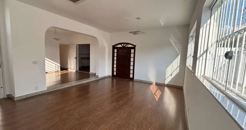 Casa com 3 quartos à venda na Joaquim Raymundo Braga, 116, Santa Amélia, Belo Horizonte