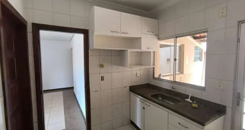 Casa com 3 quartos para alugar na dos Apaches, 252, Santa Mônica, Belo Horizonte