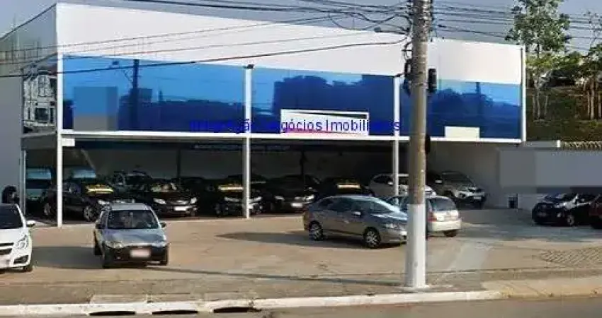 Loja 360m², 02 banheiros e 14 vagas de garagem.  Excelente localização entre as Ruas Garcia Lorca e Professor Arnaldo Amado Ferreira